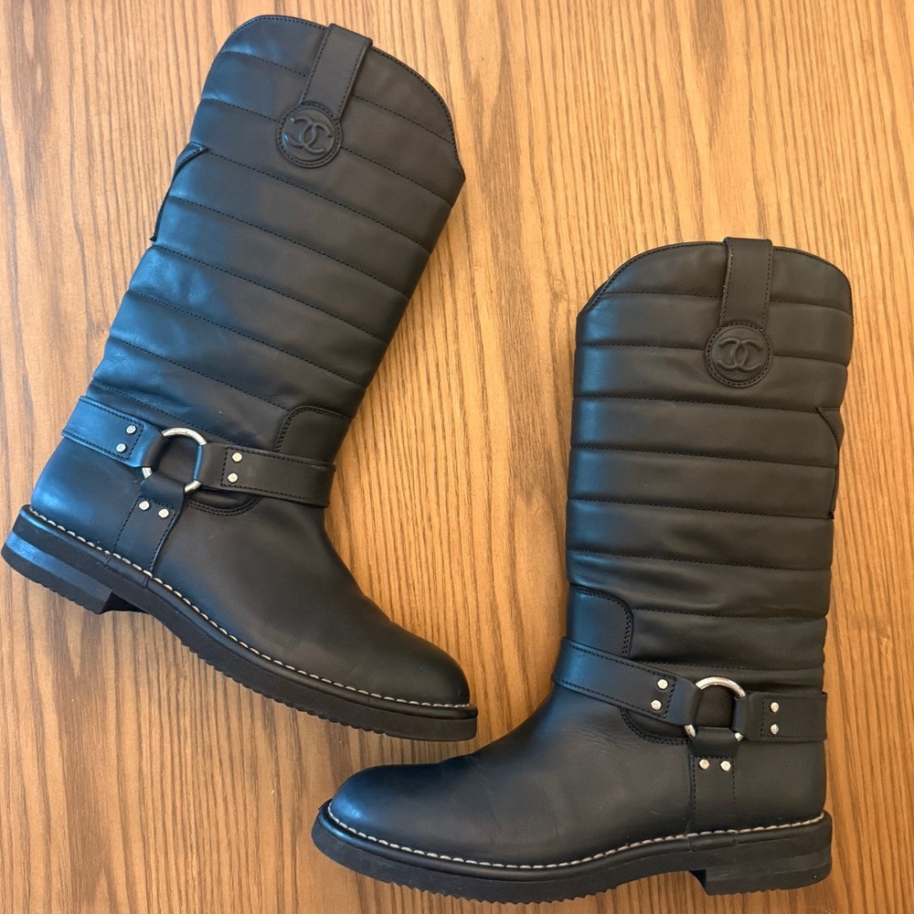 CHANEL Motorcycle Boots CC Logo size 40